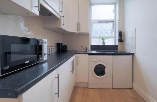 Kilburn Apartment | S3 Full Studio In Central Kilburn With Kitchen London Zone 2