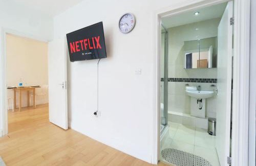 Kilburn Apartment | S3 Full Studio In Central Kilburn With Kitchen London Zone 2