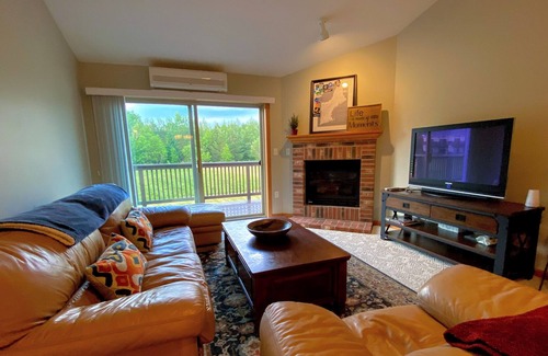 Bretton Woods Apartment | S38 Great location for your White Mtns getaway, close to Cog, Mt Washington Hotel, 1 min to skiing!