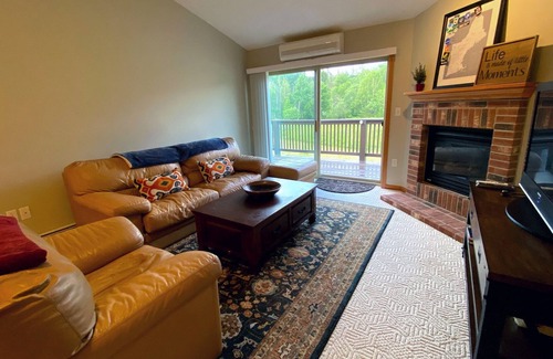 Bretton Woods Apartment | S38 Great location for your White Mtns getaway, close to Cog, Mt Washington Hotel, 1 min to skiing!