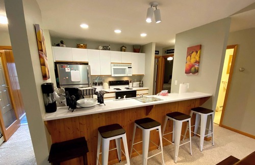Bretton Woods Apartment | S38 Great location for your White Mtns getaway, close to Cog, Mt Washington Hotel, 1 min to skiing!