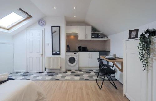 Kilburn Apartment | S6 Cozy Studio In Kilburn With Kitchen London Zone 2