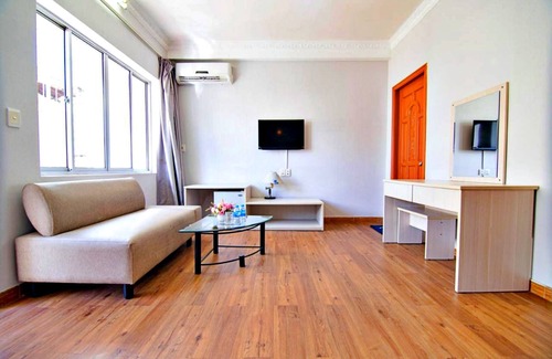 Tan Binh Hotel | S79 Quynh Giang Airport Hotel