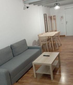 Barcelona Apartment | SA 15min downtown Barcelona, 5min Metro, Beach nearby