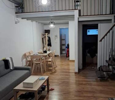 Barcelona Apartment | SA 15min downtown Barcelona, 5min Metro, Beach nearby
