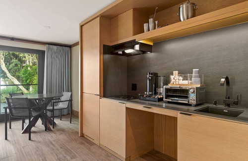 Eastern Malibu Apartment | SA Beach Suites #1 - Luxury Suite with Fireplace and Ocean Views