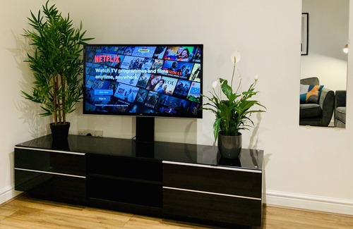 Taunton Apartment | SA Today St Margarets Court Taunton with Fibre Wi-Fi & Netflix
