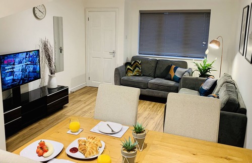 Taunton Apartment | SA Today St Margarets Court Taunton with Fibre Wi-Fi & Netflix