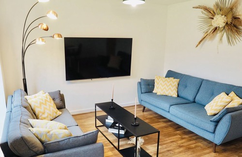 Taunton House | SA Today Taunton Fibre Wi-Fi Netflix