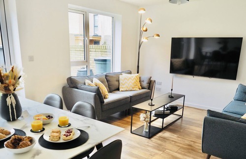 Taunton House | SA Today Taunton Fibre Wi-Fi Netflix