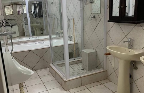 Queenswood House | Saba Saba Guest House