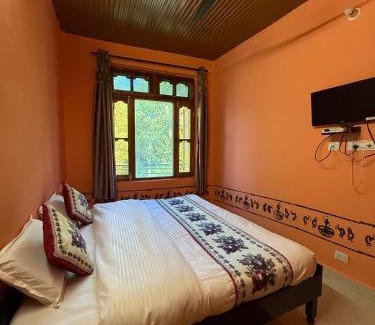 Gunehr Hotel | Sabhyata Stays Bir