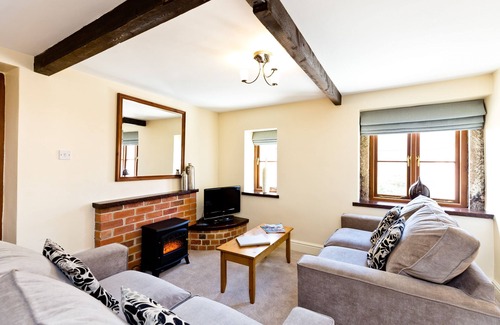 Knockerdown Apartment | Sabinhay Cottage With Shared Swimming Pool Access