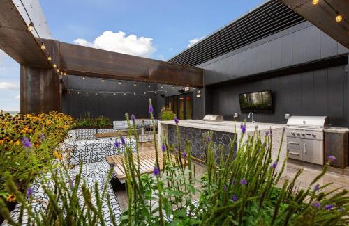 Warehouse District Apartment | Sable 702 - Alcove