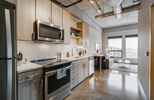 Warehouse District Apartment | Sable 703 - Alcove
