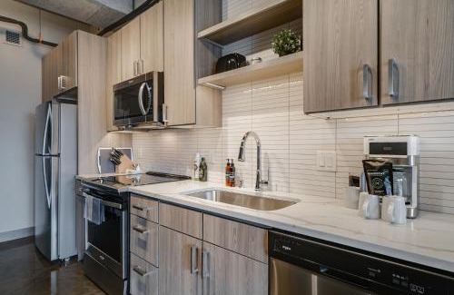 Warehouse District Apartment | Sable 703 - Alcove