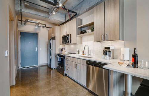 Warehouse District Apartment | Sable 703 - Alcove