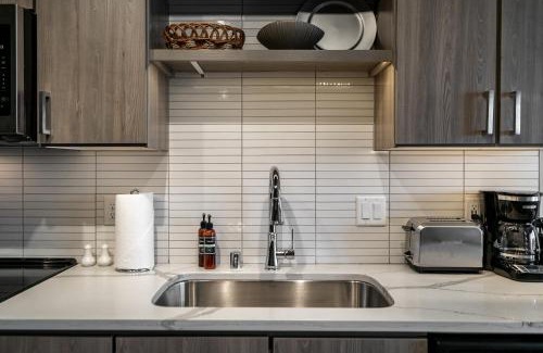 Warehouse District Apartment | Sable 803 - Alcove