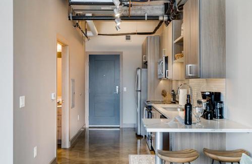 Warehouse District Apartment | Sable 803 - Alcove