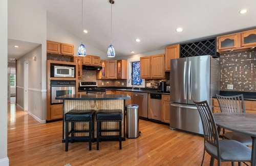 Southern Coast Apartment | Saco Central Haven: Your Perfect Retreat
