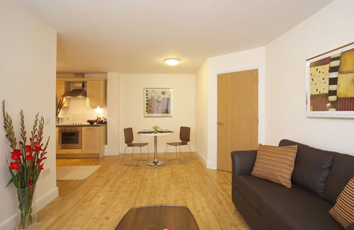 Rushmoor District Hotel | SACO Farnborough - Reading Road