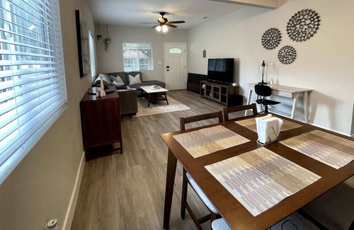 North Oak Park Cottage | Sacramento Modern Bungalow Close 2 UCD Med Center