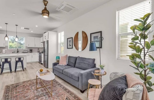 Southwestern Sacramento House | Sacramento Serenity: 2BR Home w/Parking & Laundry