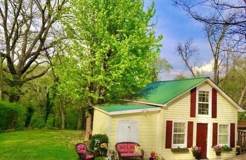 Fort Payne House | Sacred Sanctuary Walking distance to downtown Fort Payne AL.