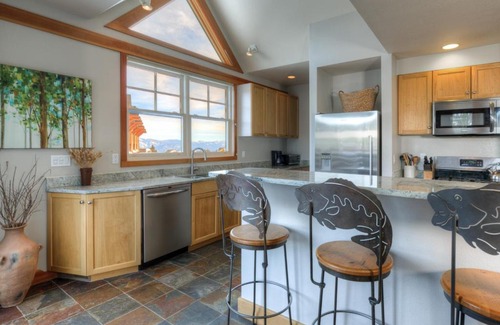 Saddle Ridge Apartment | Saddle Ridge Townhome-Unit B1