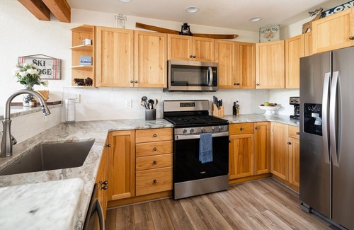 Saddle Ridge Condo | Saddle Ridge D3 (3-Bedroom Condo) with Mountain view by Moonlight Basin Lodging
