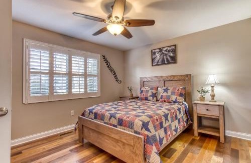Sevierville Ski Chalet | Saddleback Retreat, Game Room, Hot Tub, WIFI, 685 FREE tickets each paid day!