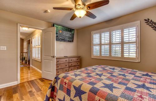 Sevierville Ski Chalet | Saddleback Retreat, Game Room, Hot Tub, WIFI, 685 FREE tickets each paid day!