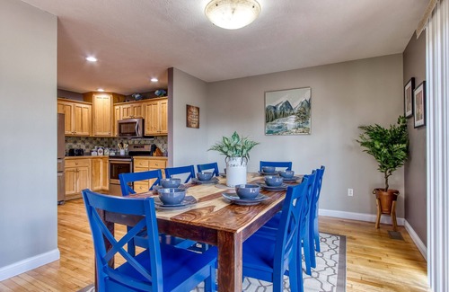 Sevierville Ski Chalet | Saddleback Retreat, Hot Tub, Awesome Game Room, $685 FREE tickets each paid day