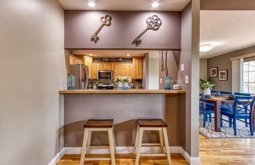 Sevierville Ski Chalet | Saddleback Retreat, Hot Tub, Awesome Game Room, $685 FREE tickets each paid day