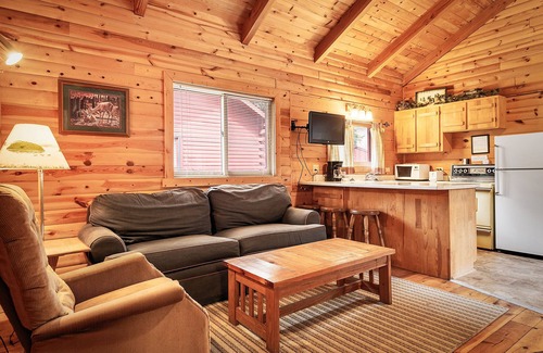 Cheyenne Crossing Cabin | Saddlepocket Cabin On Spearfish Creek
