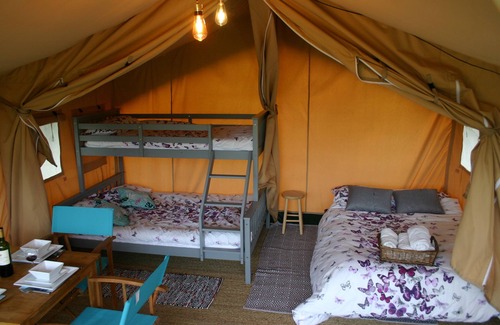 Saint-Jory-de-Chalais Ski Chalet | Safari Glamping Tent in the Dordogne