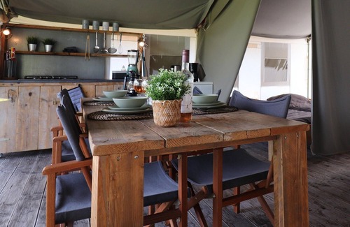 Twijzel House | Safari Tent, Friesland