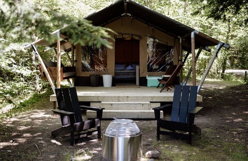 Woodstock RV Rental | Safari Tent Site 4 | 1 King Bed | Pond View