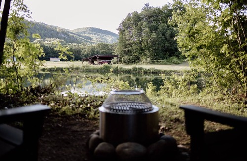 North Woodstock RV Rental | Safari Tent Site 7 | 1 Queen Bed & 1 Twin Bed | Pond View