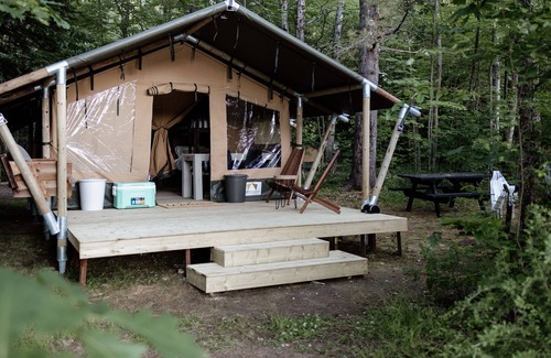 North Woodstock RV Rental | Safari Tent Site 8 | 1 Queen Bed & 2 Bunk Beds | Pond View