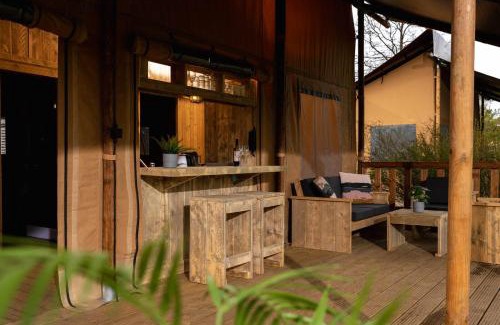 Zuna House | Safari tent the bartenter with private sanitary facilities 5 pers.