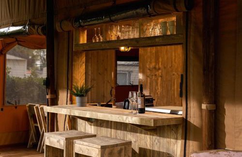 Zuna House | Safari tent the bartenter with private sanitary facilities 5 pers.