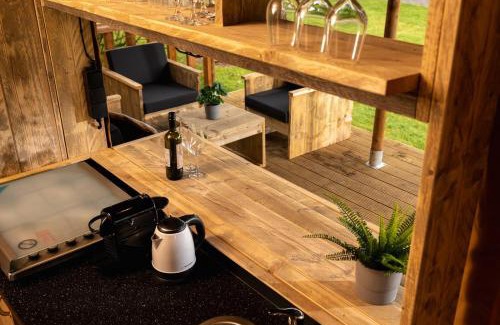 Zuna House | Safari tent the bartenter with private sanitary facilities 5 pers.