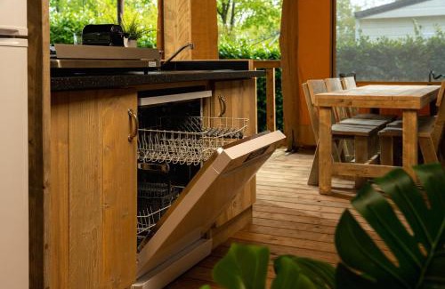 Zuna House | Safari tent the bartenter with private sanitary facilities 5 pers.
