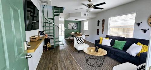 Terrace Park House | Safari Vibes 1 mi from Busch Gardens sleeps 6