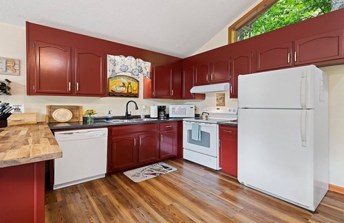 Maggie Valley Cabin | Safe Haven - Hot Tub, Views, Family Friendly Retreat