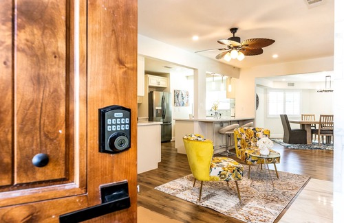 Riverside House | Safe Pet & Family Friendly*Clean*King Beds*Fast WIFI*3B2B