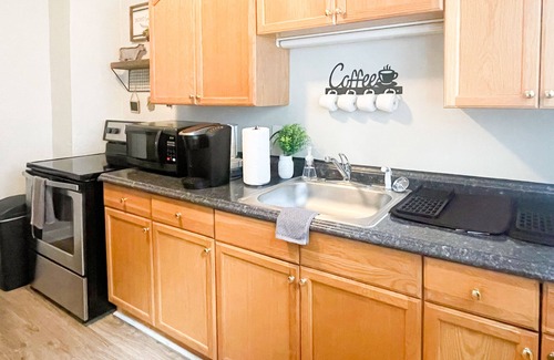 Meridian-Kessler House | Safe, Quiet, Fully-Fenced Yard in Meridian Kessler