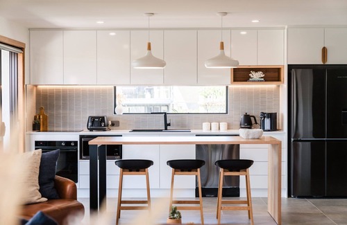 Bridport House | Safe Sheltered Beaches Close by