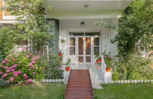 Srinagar House | SaffronStays Awakening Suite